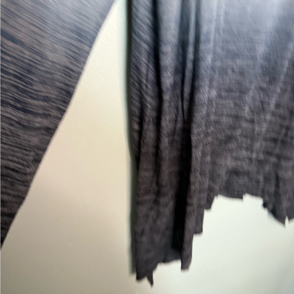 Torrid Super Soft Plush V-Neck Sharkbite Hem Tunic Top - Picture 7 of 10